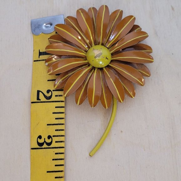 Vintage Mod Flower Daisy Pin Brown Yellow Metal 3 Inch 70s Retro - Picture 8 of 8